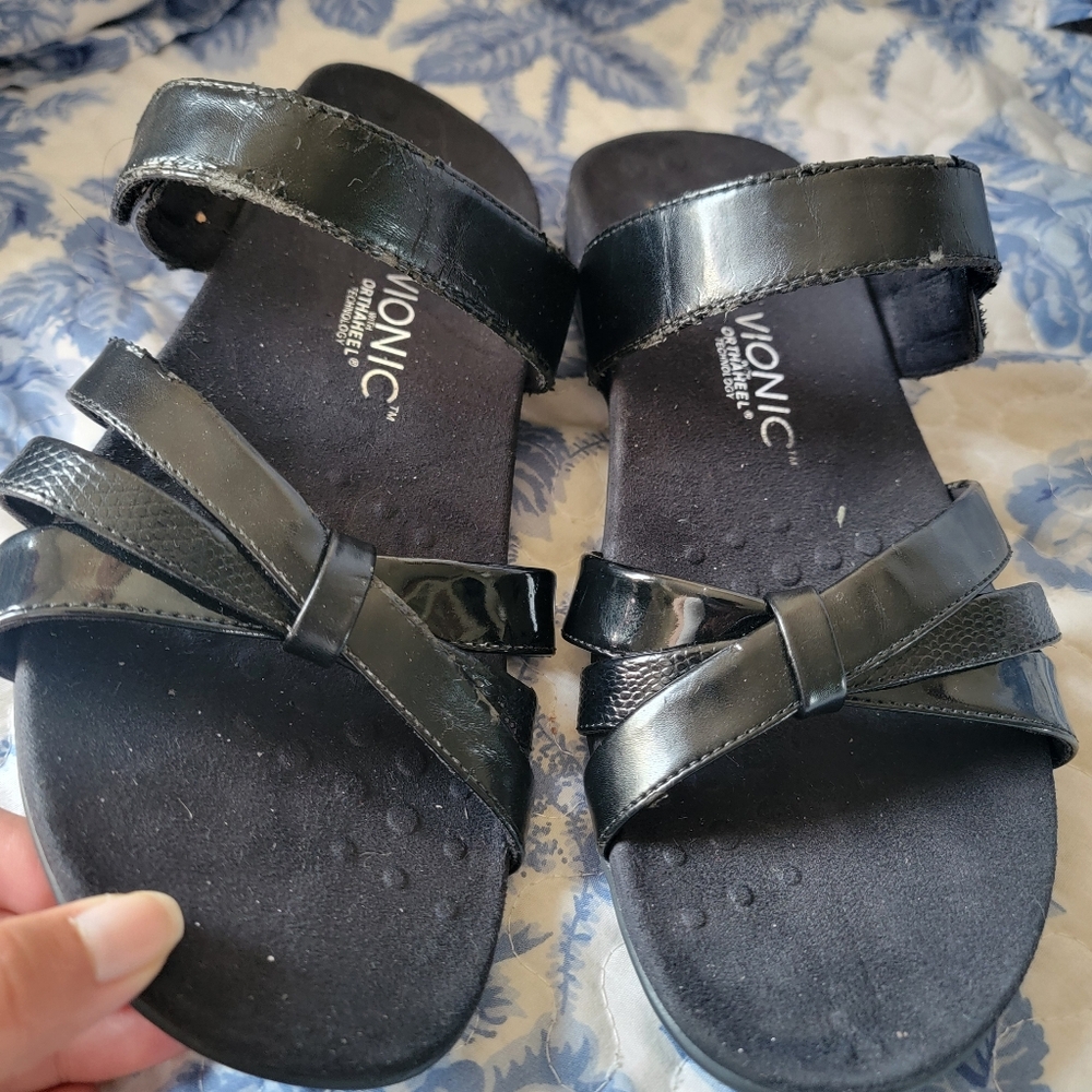 Vionic Sandals 10 - Picture 2 of 5